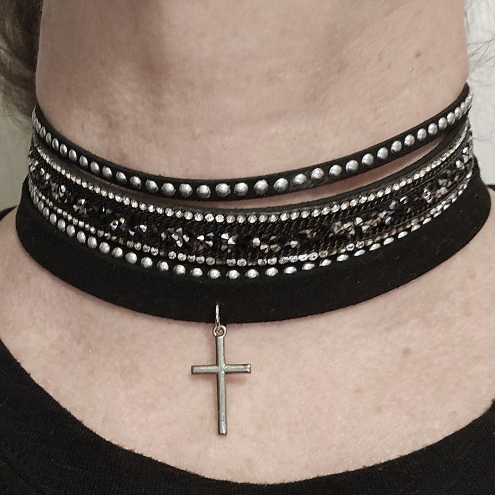 Handmade 2-piece Gothic Glam Statement Choker Set with Silvertone Cross Adjustab